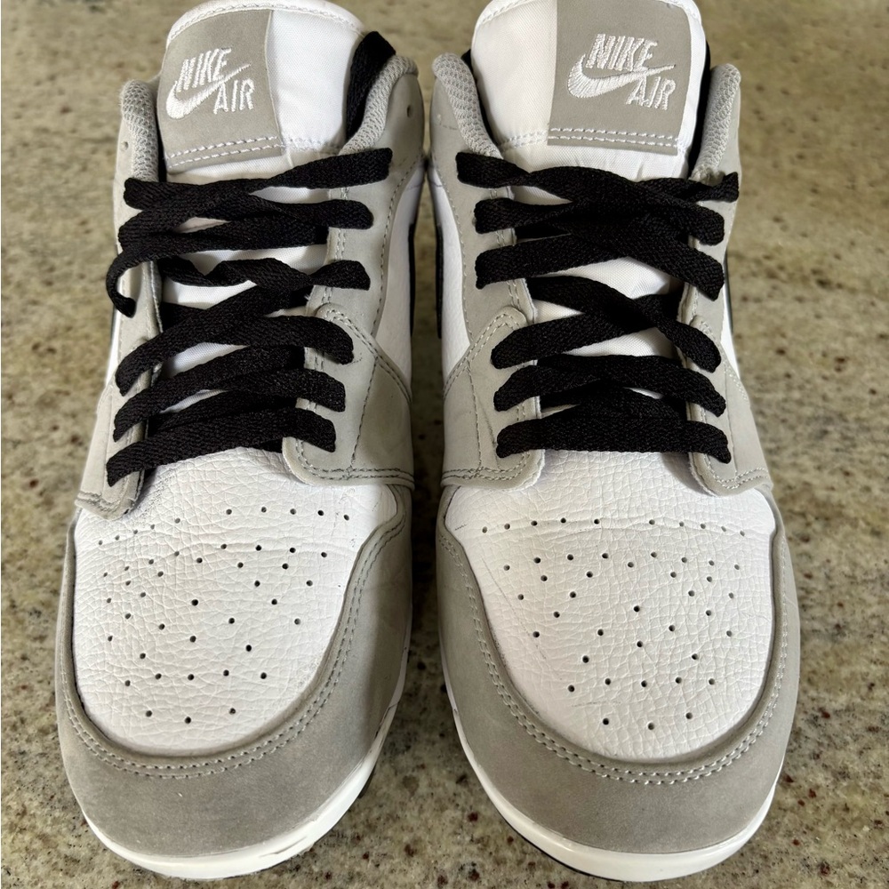 Nike Men's Jordan 1 Retro MCS Gray and White Baseball Cleats - Practically New